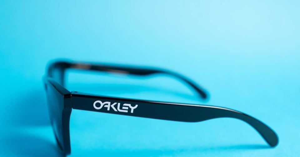 نظارة شمسية ماركة أوكلي (Oakley)