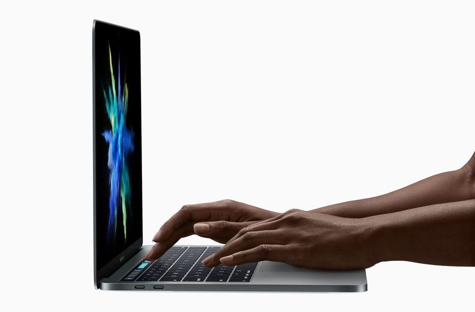 MacBook Pro 2016 is Slimmer. 