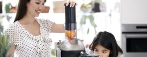 Your Guide to Choosing Juicers