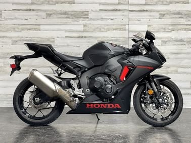 2017 Honda cbr1000RR available 