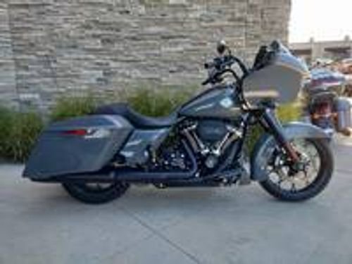  2022 Harley-Davidson FLTRXS Road Glide whazapp   (+971,545,7731,42)