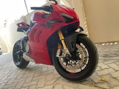 Amazing Ducati V4S 