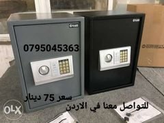 خزنات للبيع في عمان الوزن 18كليو خزنة إلكترونية سوداء تأتي مع رف وقضبان قفل مزدوجة. 