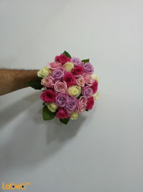 مسكة عروس - أزهار ملونة - مصممة من ليليوم وورد جوري
