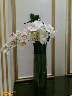 Artificial flowers bouquet - white & Ivory color - glass base
