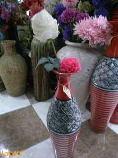 Artificial flowers vase - Pink and White - Red and grey vase