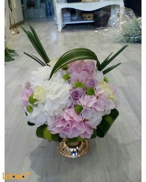 بوكية ورد - مصمم من الورود ألإصطناعية - لون أبيض وزهري