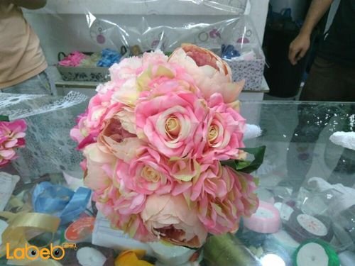 مسكة عروس - مصممة من الورود الاصطناعية - لون زهري