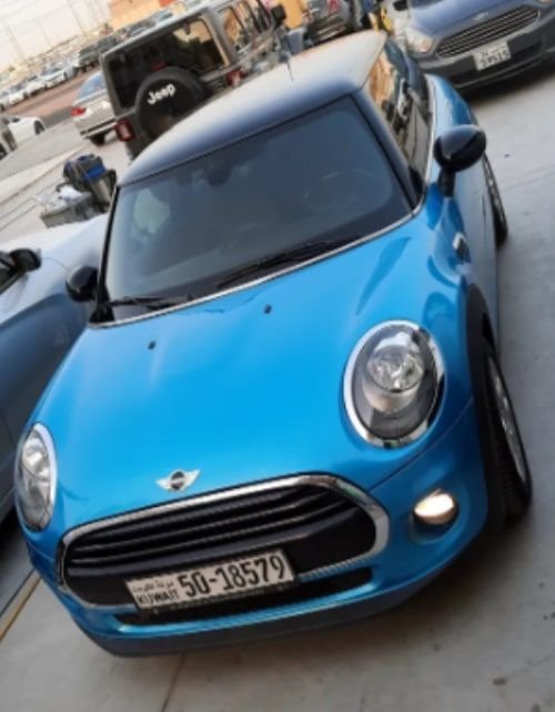 سيارة ميني كوبر 2018 للإيجار اليومي، 4 اسطوانات، أزرق