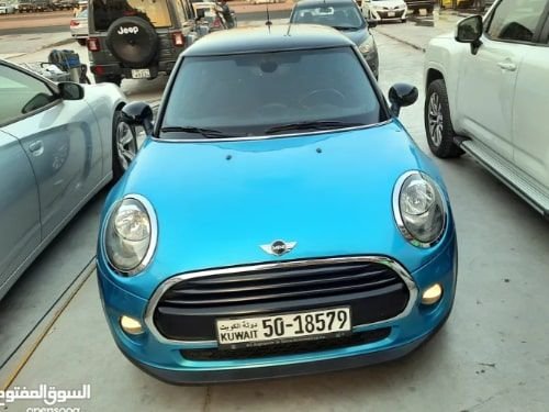Mini Cooper 2018 for daily rent, 4 cylinders, Blue