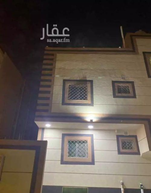 Building for sale in Al Madinah Al Munawwarah, Al Jabera District, three floors, 500 SqM
