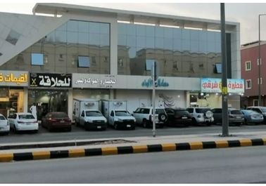Commercial and residential building for sale in Riyadh, Al-Yasmeen District, square 16, 2312 m²