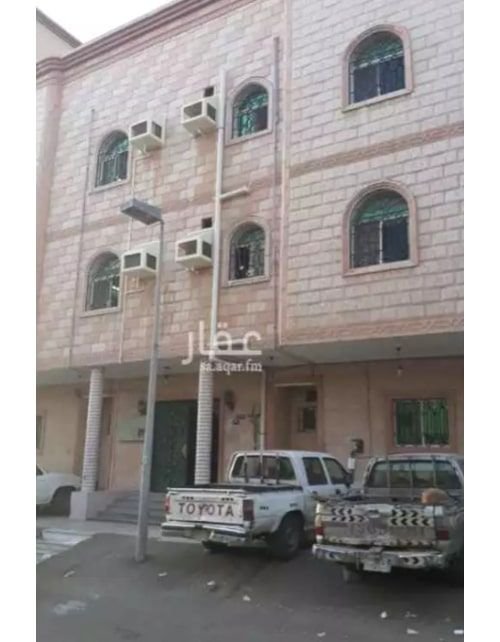 Building for sale in Jeddah, Al-Faisaliah district, 3 floors, 11 apartments