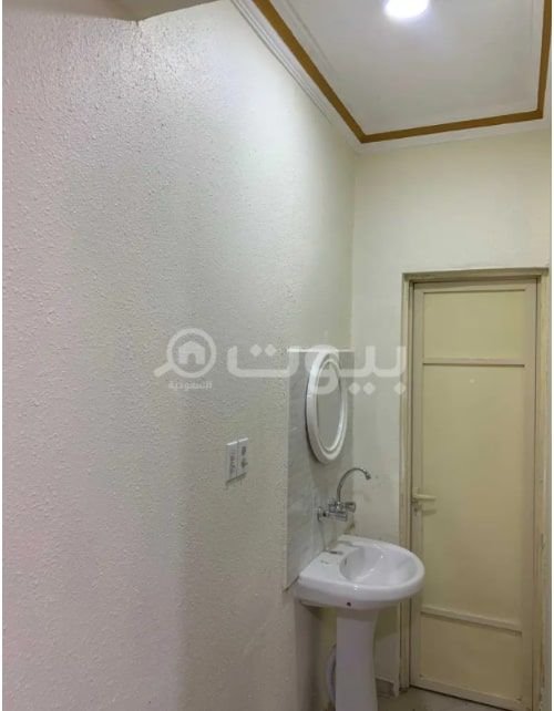 Residential building for rent in Dammam, Al Qazzaz, 20 suites, 160 square meters