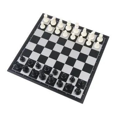 فاملي تيم شطرنج وسط علبة