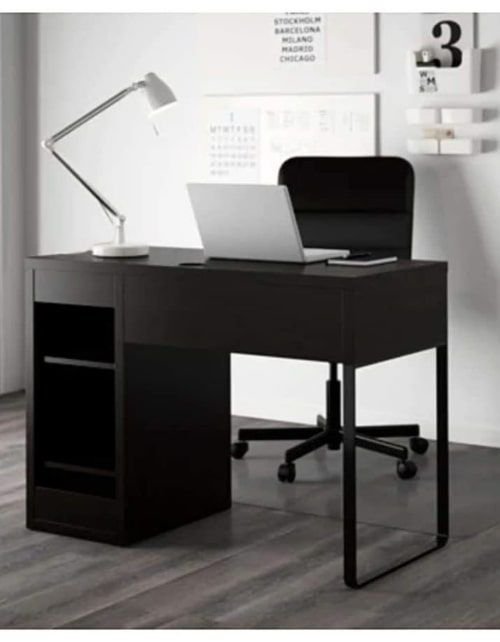 مكتب خشبي ميكي من إيكيا، ثلاث وحدات تخزين، مجمع أسلاك، لون أسود بني