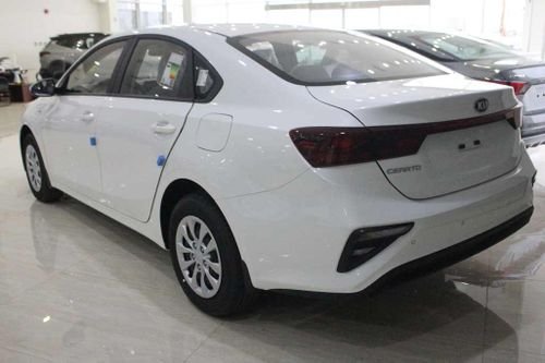 سيارة كيا سيراتو جي تي سيدان 2021 جديدة للبيع، لون أبيض