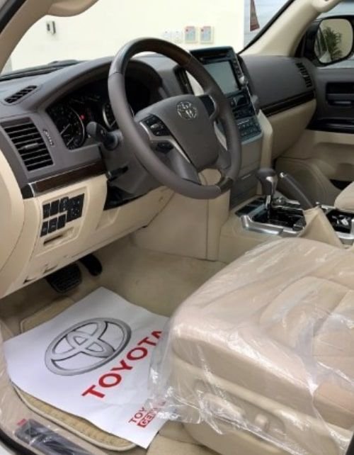 Toyota Land Cruiser GXR 2021, 4WD, White color