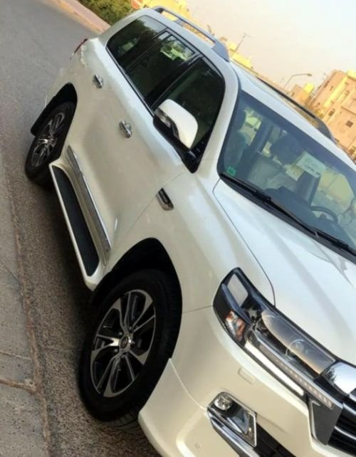 Toyota Land Cruiser 2020 for daily rent, white