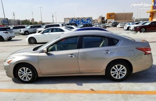 Nissan Altima 2015 for daily rent, Gray