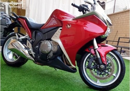 دراجة نارية هوندا VFR 1200X 2016 مستعملة، 4 اسطوانات، أحمر