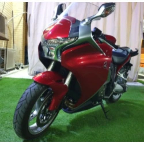 دراجة نارية هوندا VFR 1200X 2016 مستعملة، 4 اسطوانات، أحمر