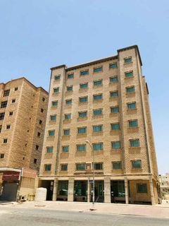 عمارة للبيع في المنقف، الأحمدي، 900 متر مربع، 7 طوابق، 28 شقة