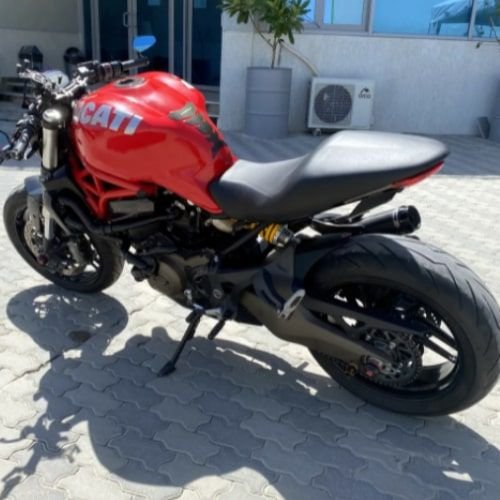 دراجة نارية دوكاتي مونستر 821 2015، أحمر أسود