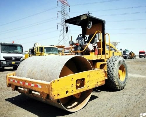 Used 2006 Caterpillar Vibratory Roller for sale, 4 cylinder engine, 130 hp